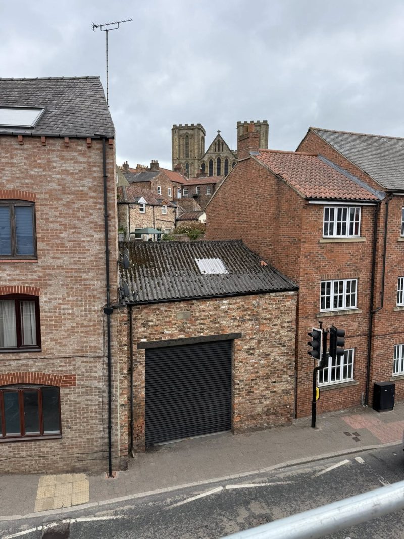 Aluminium-Guttering-in-Ripon-Yorkshire-–-Durable-Stylish-Buil.jpg