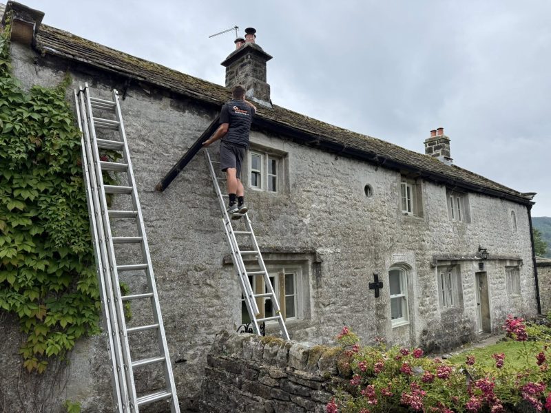 Aluminium-Seamless-Guttering-Installation-in-Apple-Treewick-–-Ad.jpg