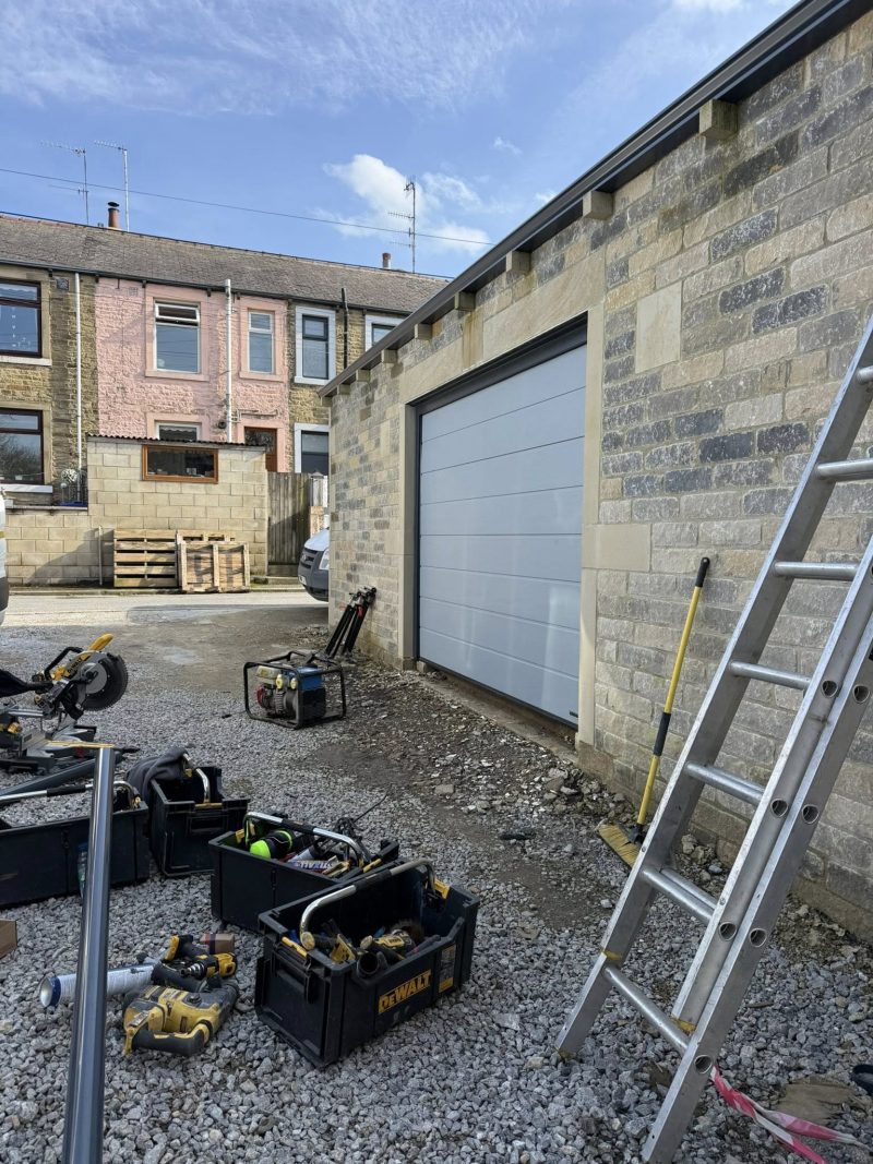 Seamless-Aluminium-Guttering-in-Barnoldswick-Pendle.jpg