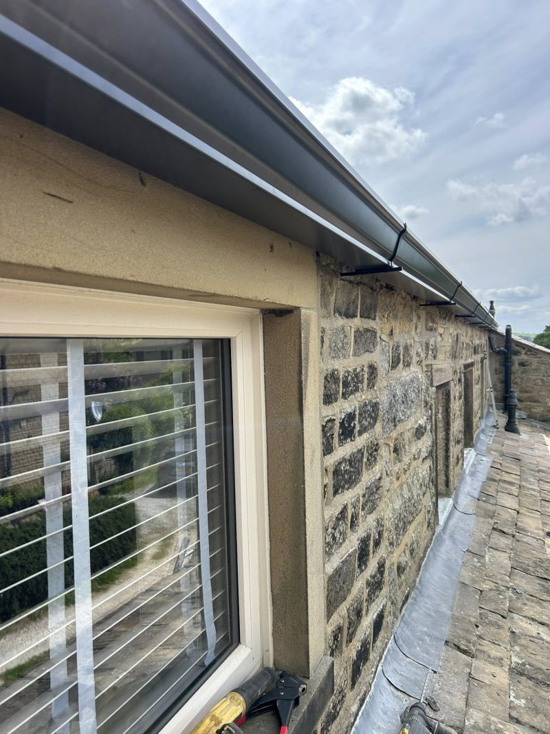 Seamless-Guttering-Experts-in-Colne-Lancashire.jpg