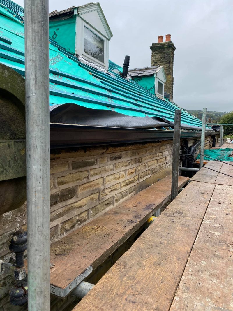 Seamless-guttering-Holmfirth-Yorkshire-replacing-an-old-cast.jpeg
