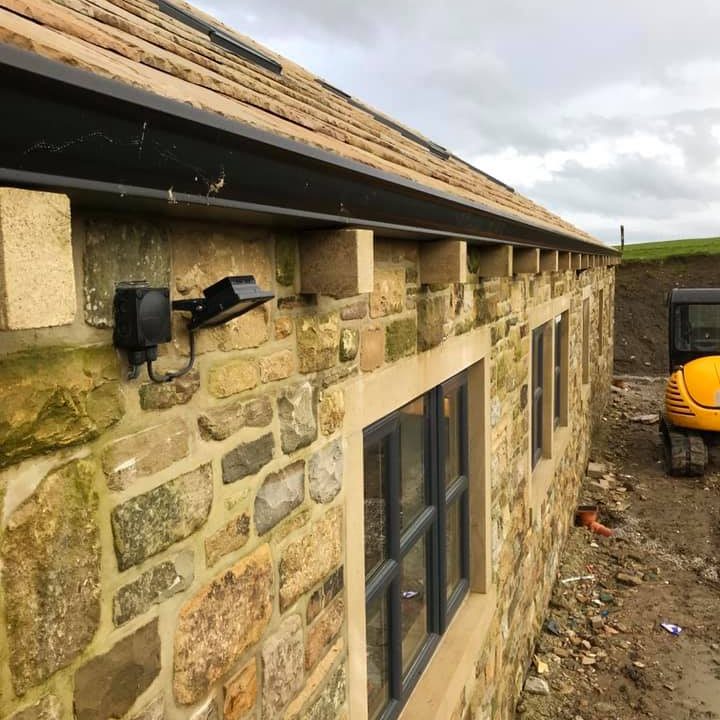 6-inch-aluminium-seamless-gutter-installation-Gisburn-Lanca.jpeg