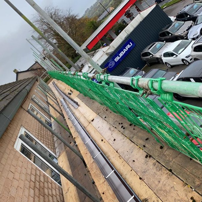 Aluminium-seamless-guttering-installed-at-Dales-Subaru-garag.jpeg