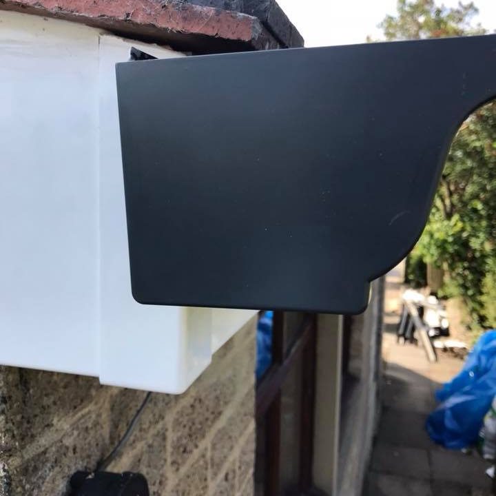 Anthracite-Grey-Aluminium-Seamless-Guttering-Elslack.jpg