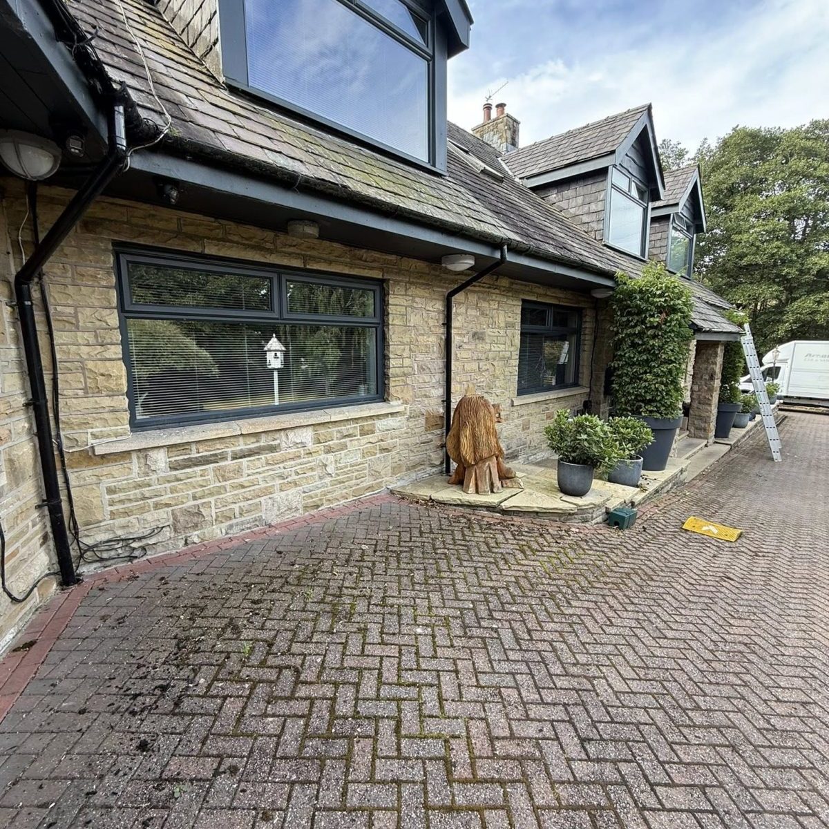 Anthracite-Seamless-Guttering-in-Hapton-Lancashire-–-Near-Burnle.jpg Anthracite-Seamless-Guttering-in-Hapton-Lancashire-–-Near-Burnle.jpg