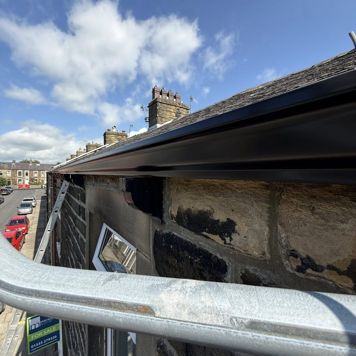 Seamless-Aluminium-Guttering-in-Barnoldswick-–-Made-to-Last.jpg