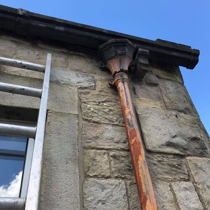 Todays-seamless-guttering-@-barnoldswick.jpg