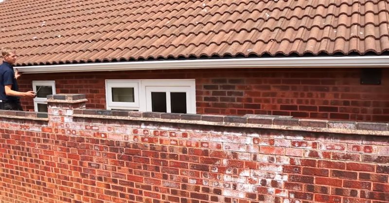 Seamless guttering installation