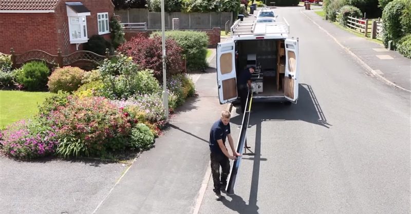 Seamless guttering installation