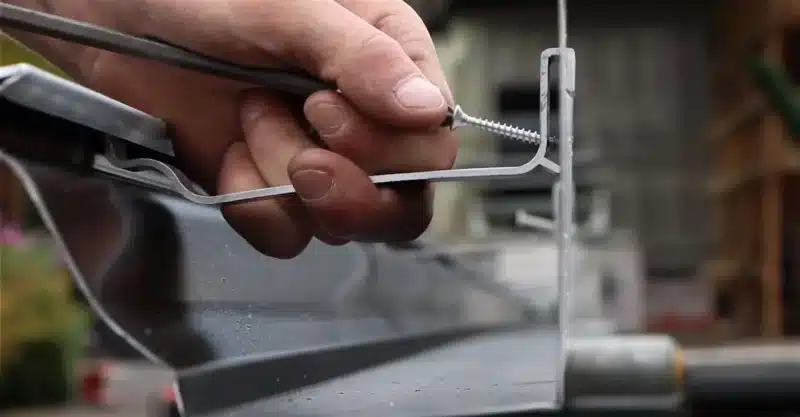 Seamless guttering installation